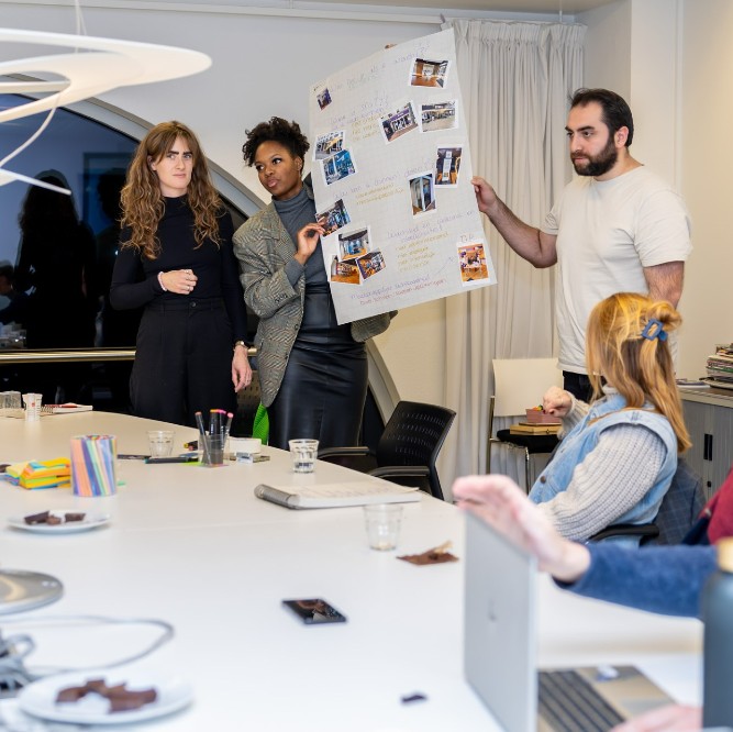 SKB-foto cheque-3 miljoen-Nationale Postcode Loterij